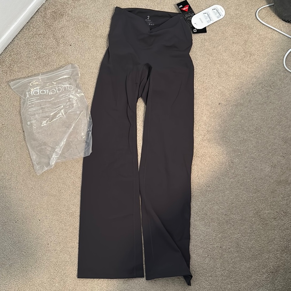 NWT Andar Flair legging 2 grey
